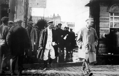 1920年代後半、GRUの秘密諜報員によって護衛されたソビエト指導者ジョセフスターリン 作： Unbekannt