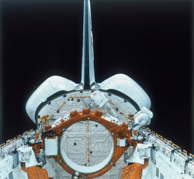 1980年代のEVAのスペースシャトル宇宙飛行士 作： Unbekannt