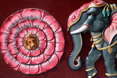 Sri Vadapathira Kaliammanのヒンズー教寺院。象と蓮の花。シンガポール 作： Unbekannt