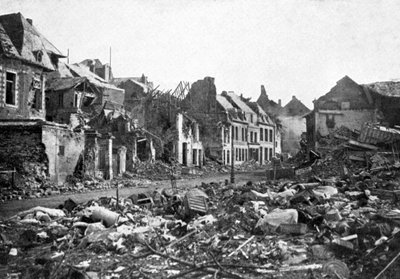 フランス、ペロンヌの崩壊後のストリートシーン、第一次世界大戦、1917年、c1920 作： Unbekannt