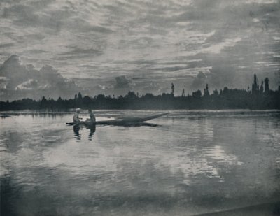 1936年、カシミールのダル湖に沈む夕日。 作： Unbekannt