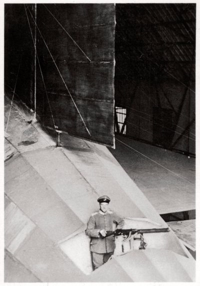 ドイツ軍ツェッペリン飛行船の尾部砲手、第一次世界大戦、1914-1918 1933 作： Unbekannt