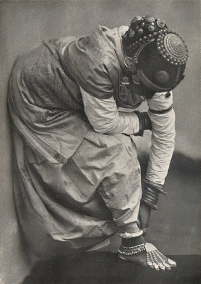 足と頭飾り付きのタムリン、1926 作： Unbekannt