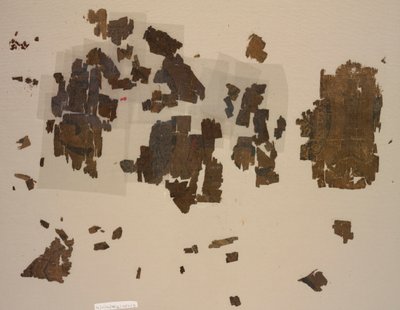 ラウンデルの翼のあるライオンのタケテフラグメント、899〜1160年。 作： Unbekannt