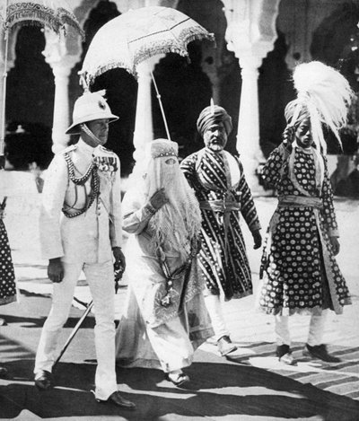ボパールのベーグムがプリンスオブウェールズを1921年にインドのダルバールホールに護送 作： Unbekannt