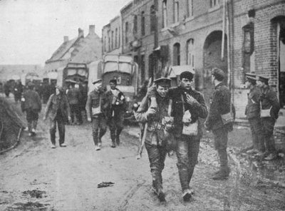 1915年の攻撃後、イギリス人が負傷してドレッシングステーションに戻った 作： Unbekannt