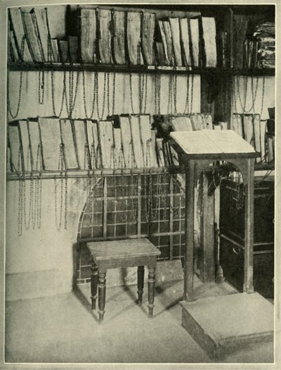 ドーセットのウィンボーンにある大臣教会の連鎖図書館、c1948。 作： Unbekannt