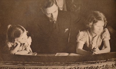 1935年2月6日、ニューヨーク公爵夫人とエリザベス王女とマーガレット。 作： Unbekannt