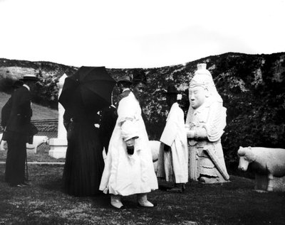 1900年に韓国の墓を訪れた日本の天皇 作： Unbekannt