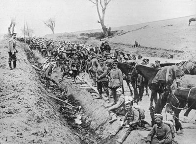 ガリシアを通過するドイツ軍の前進：道端の軍隊のビバーク、1915年 作： Unbekannt