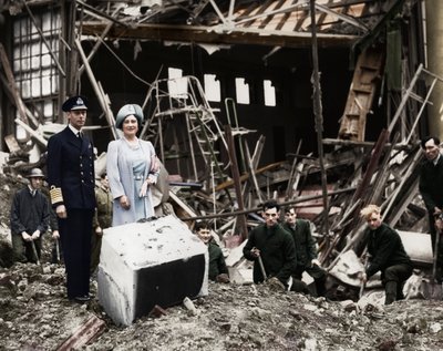 キングとクイーンの調査爆弾の損傷、バッキンガム宮殿、ロンドン、第二次世界大戦、1940 作： 不明
