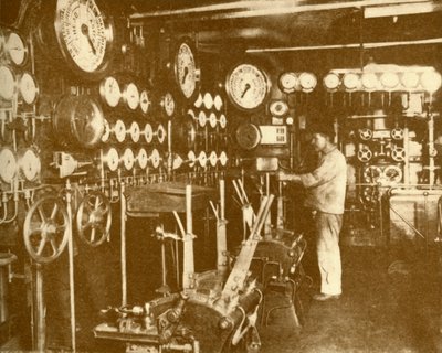 アキタニアのメインエンジン制御プラットフォーム。c1930。 作： Unbekannt