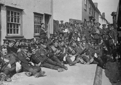 訓練中の新軍：道端での休息、1915 作： Unbekannt