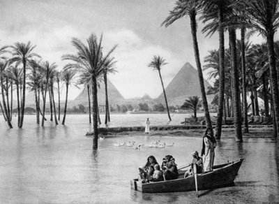 洪水、カイロ、エジプト、c1920年代のギザのピラミッド 作： Unbekannt