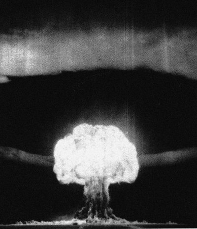 RDS-6sデバイス、1953年8月12日のジョー4と呼ばれる熱核兵器の最初のソビエトテスト 作： Unbekannt