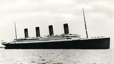 1912年4月10日、サザンプトンを去るRMSタイタニック号。 作： Unbekannt