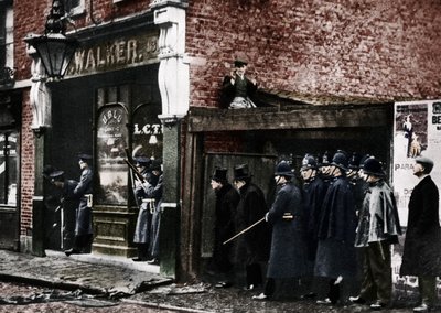 シドニーストリートの包囲、ホワイトチャペル、ロンドン、1911年、1935年。 作： Unbekannt