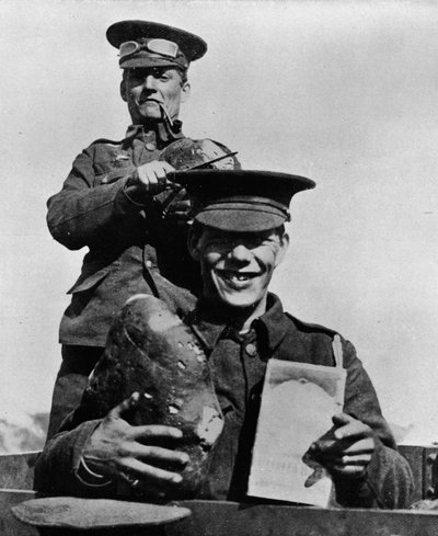 兵士とその配給：1914年にフランスのイギリスの収容所で撮影された写真 作： Unbekannt