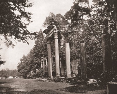 バージニアウォーターにあるアウグストゥス神殿、サリー、1894年。 作： Unbekannt