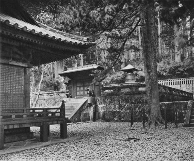 徳川時代の創始者である家康の墓、日光、1926年 作： Unbekannt
