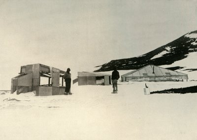 ハットポイント、c1908、1909年のディスカバリー遠征の冬の四分の一。 作： Unbekannt