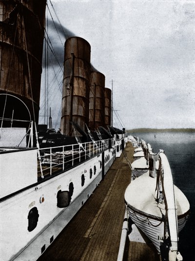 1915年に救命ボートを示したルシタニアのボートデッキ 作： Unbekannt