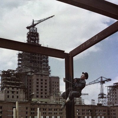 レーニンヒルズにあるモスクワ州立大学の本館の建設 作： Unbekannt