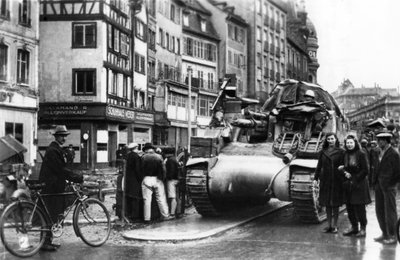 最初の連合軍戦車が1944年11月にアルザスのストラスブールに到着 作： Unbekannt