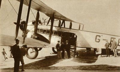1929年、1935年、最初のインド航空便がロンドン南部のクロイドン空港に到着しました。 作： Unbekannt