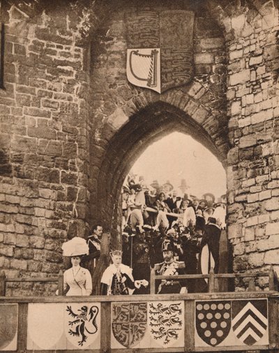 1911年7月13日、カナーボン城でのプリンスオブウェールズの叙任1935 作： Unbekannt