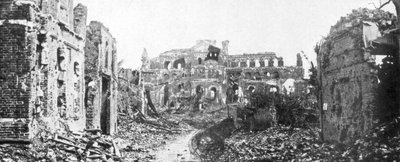 1918年8月22日、フランス、ソンム、アルバートの廃墟となった町と教会の鐘楼 作： Unbekannt