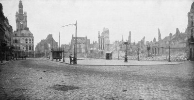 ドゥエー、1918年の遺跡と鐘楼 作： Unbekannt