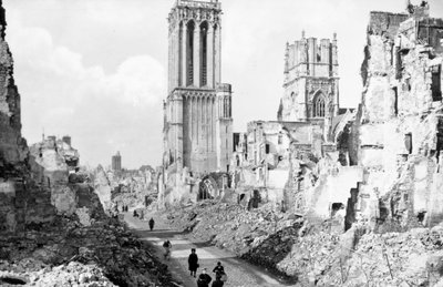 カン、フランス、ノルマンディーの大聖堂、c1944 作： Unbekannt