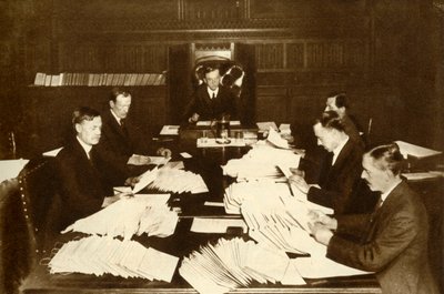 主首相官邸の様子...総選挙、1923年、1935年。 作： Unbekannt