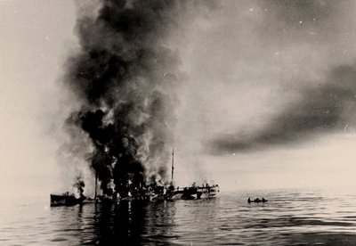 1942年8月25日、ドイツ巡洋艦シェール提督による砕氷船アレクサンドルシビリヤコフの沈没。 作： Unbekannt