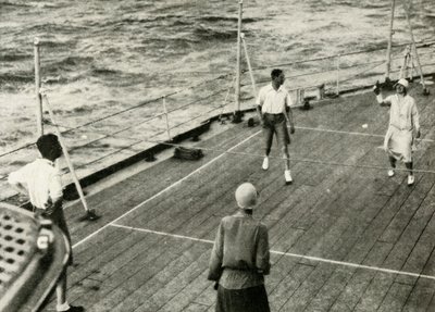 彼らの荘厳さ、HMSレノウンのデッキでのデッキクォートのゲーム、1927年、1937年。 作： Unbekannt