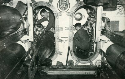 イギリスの潜水艦の第二次世界大戦、1945年の魚雷発射管。 作： Unbekannt