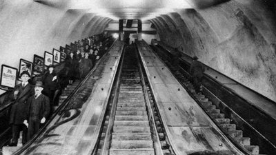トッテナムコートロードチューブステーションエスカレーター、ロンドン、1926-1927 作： Unbekannt