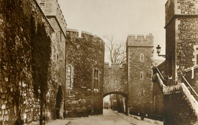 ロンドン塔... Bloody Tower ... St。トーマスタワーとウェイクフィールドタワー、c1910。 作： Unbekannt