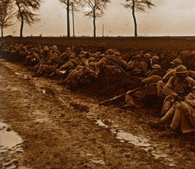 道路脇の軍隊、c1914-c1918 作： Unbekannt