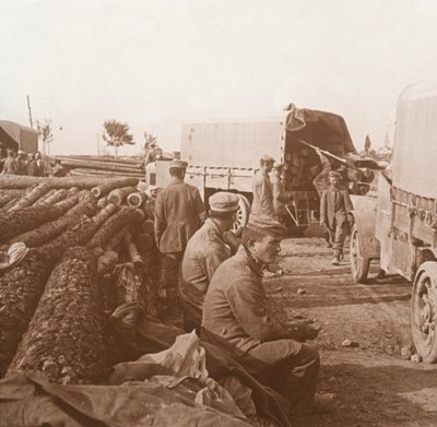 フランス北部、ヴェルダンのVoieSacréeのトラック、c1914-c1918。 作： Unbekannt