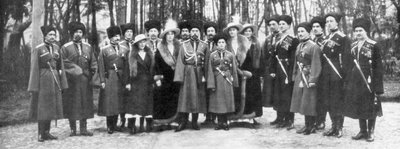 1917年の退位前のロシア皇帝ニコライ2世とその家族 作： Unbekannt