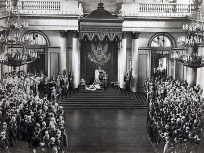 1906年4月27日、ロシアのサンクトペテルブルクで最初のドゥーマのオープニングで講演したニコラス2世皇帝 作： Unbekannt
