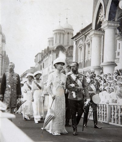 1913年、ロシアのロマノフの家の300周年記念式典で皇帝一家 作： Unbekannt