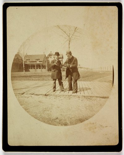 「ボードウォークの二人の男」1890年頃 作： Unbekannt