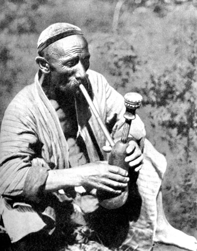 ウズベキスタン人の喫煙カリアン、サマルカンド、1936 作： Unbekannt