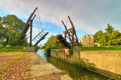 ゴッホ「アルルのラングロワーズ橋」（写真 作： Unbekannt