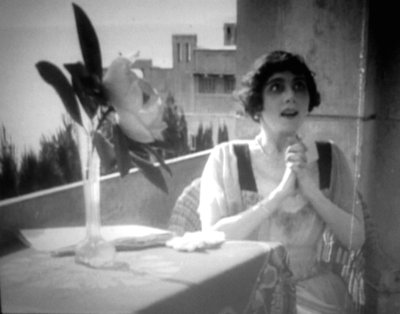 ロシアのバレエダンサーでサイレント映画の女優、ベラカラリ、1917年 作： Unbekannt