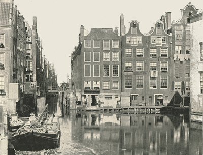 主要な運河の1つ、アムステルダム、オランダ、1895年の眺め。 作： Unbekannt