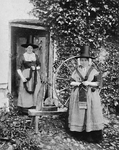1912年、糸車を持つウェールズ人女性 作： Unbekannt